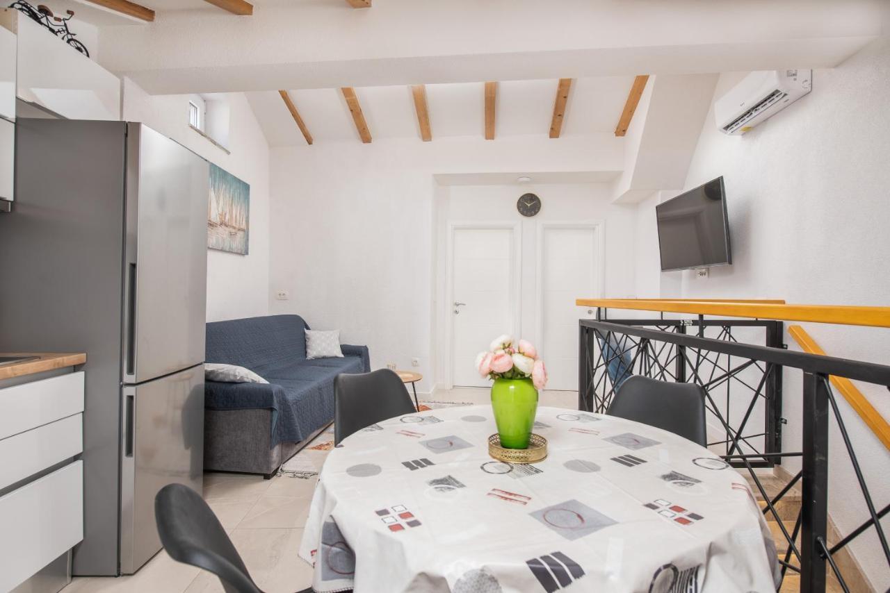 Apartmani Mara Каштела Екстер'єр фото