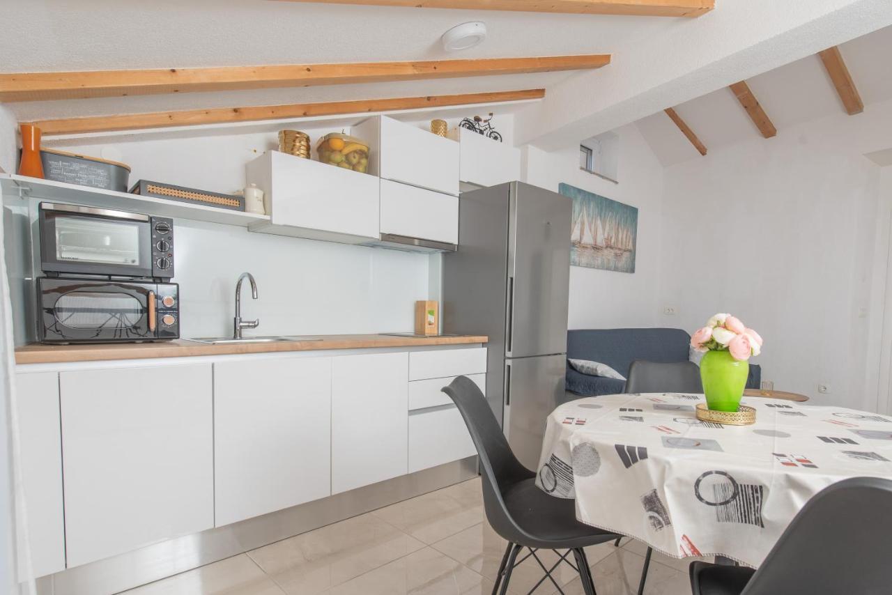 Apartmani Mara Каштела Екстер'єр фото