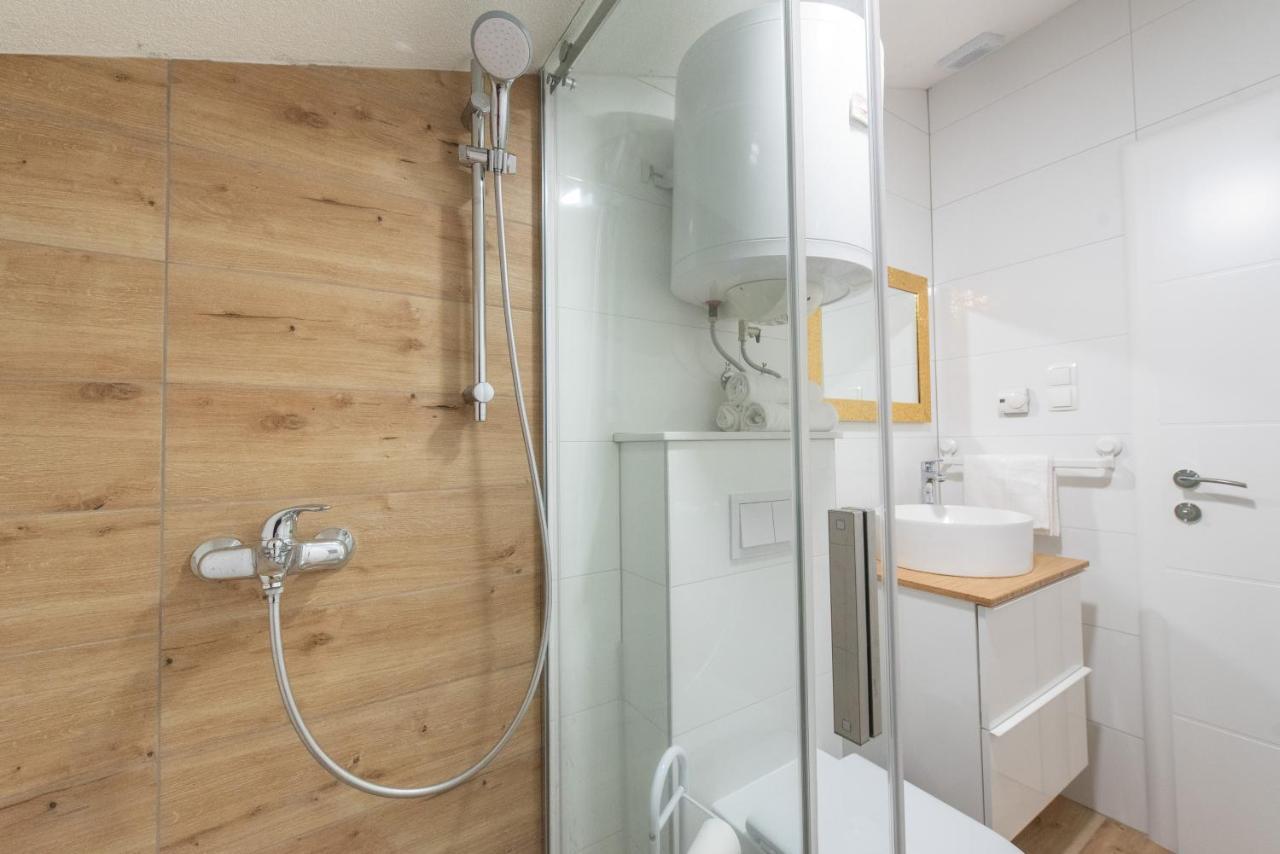 Apartmani Mara Каштела Екстер'єр фото