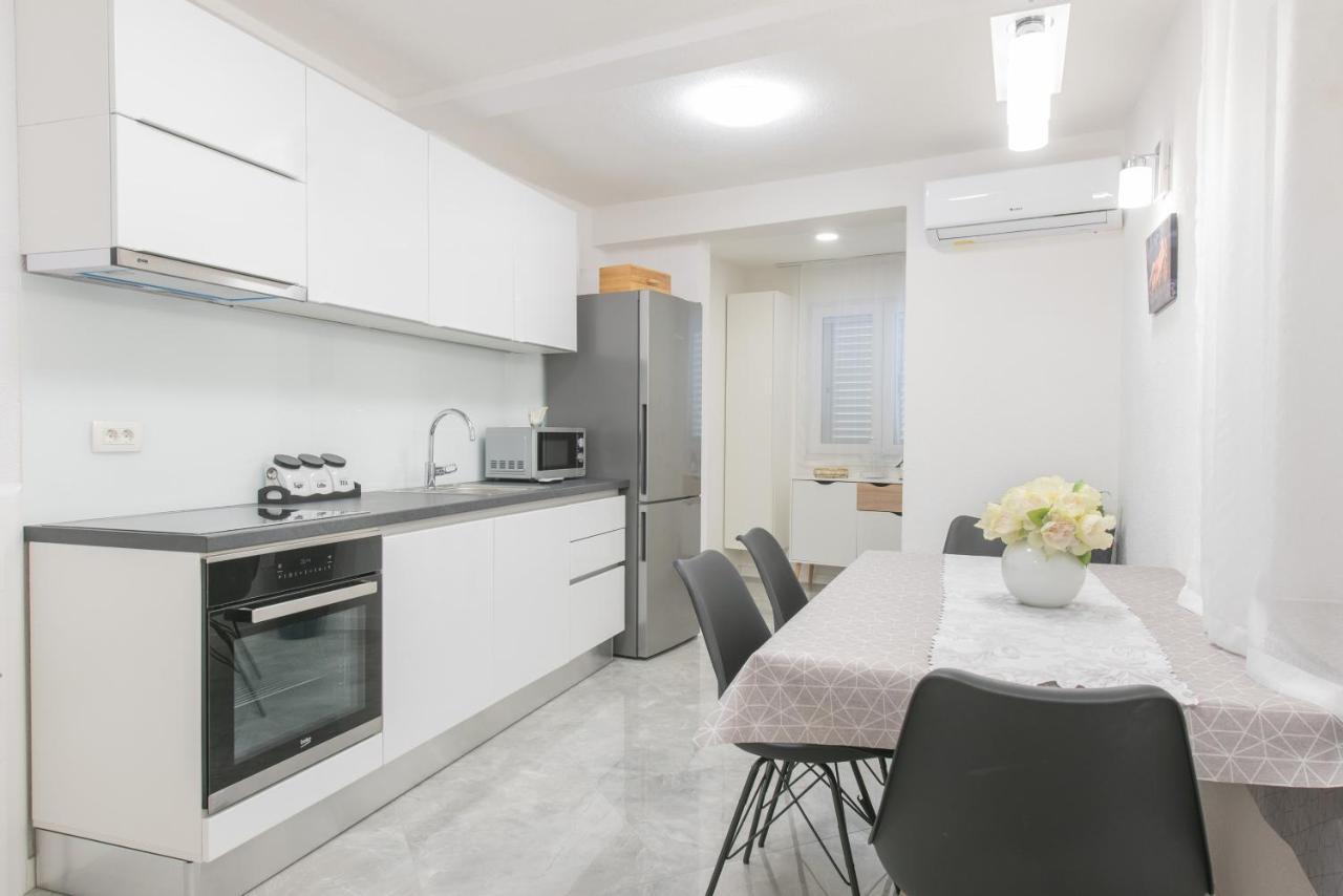 Apartmani Mara Каштела Екстер'єр фото