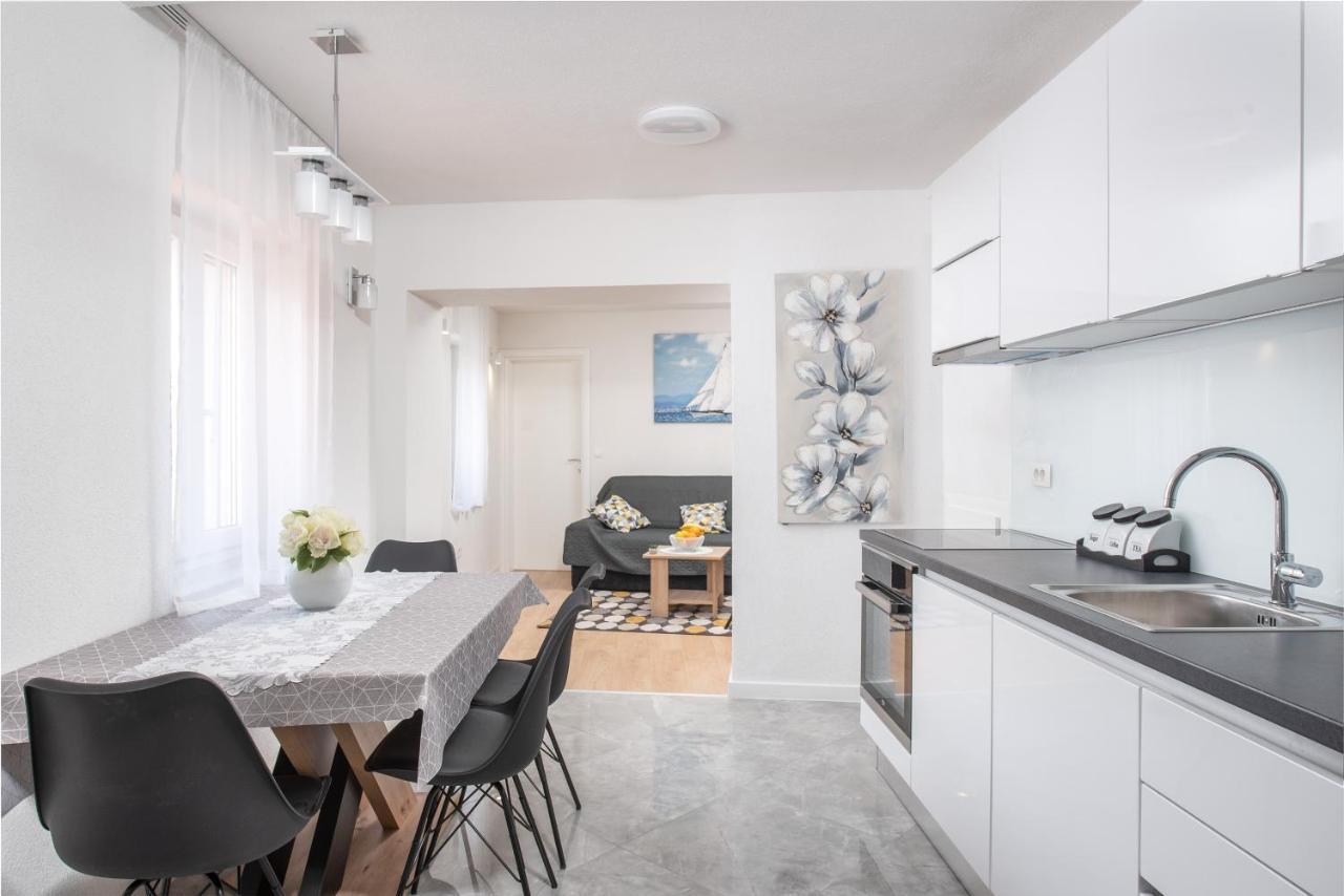 Apartmani Mara Каштела Екстер'єр фото