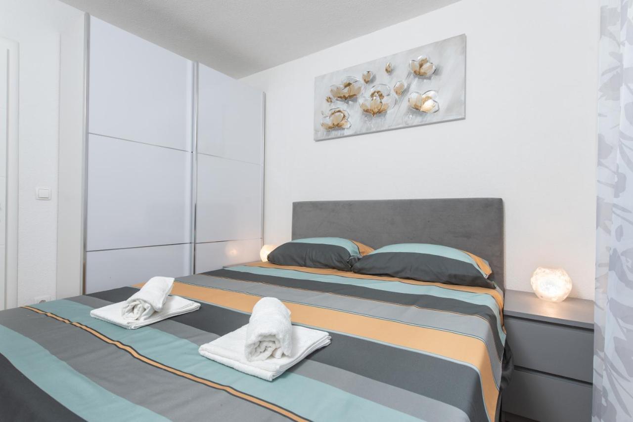 Apartmani Mara Каштела Екстер'єр фото